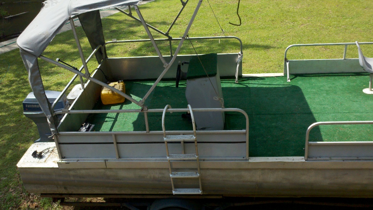 Lowe Pontoon Boat w/ 48 HP Evinrude 1,750 Muscle Shoals, Alabama